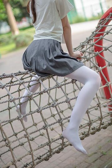[森萝财团] R15-014 白丝妹妹游园 - 封面图