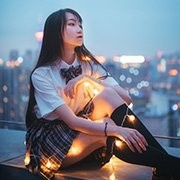 拿相机的执义