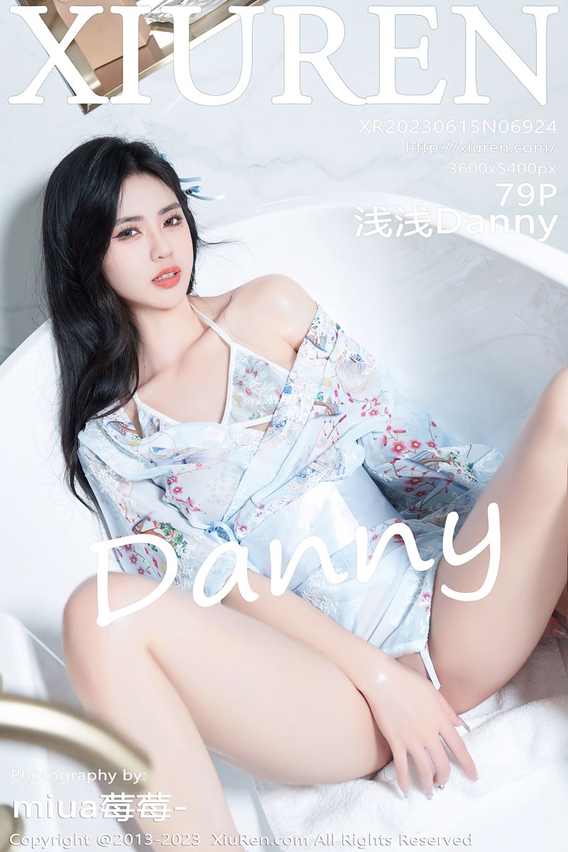[XiuRen秀人网] 2023.06.15 No.6924 浅浅Danny 淡蓝色带花纹图案睡裙