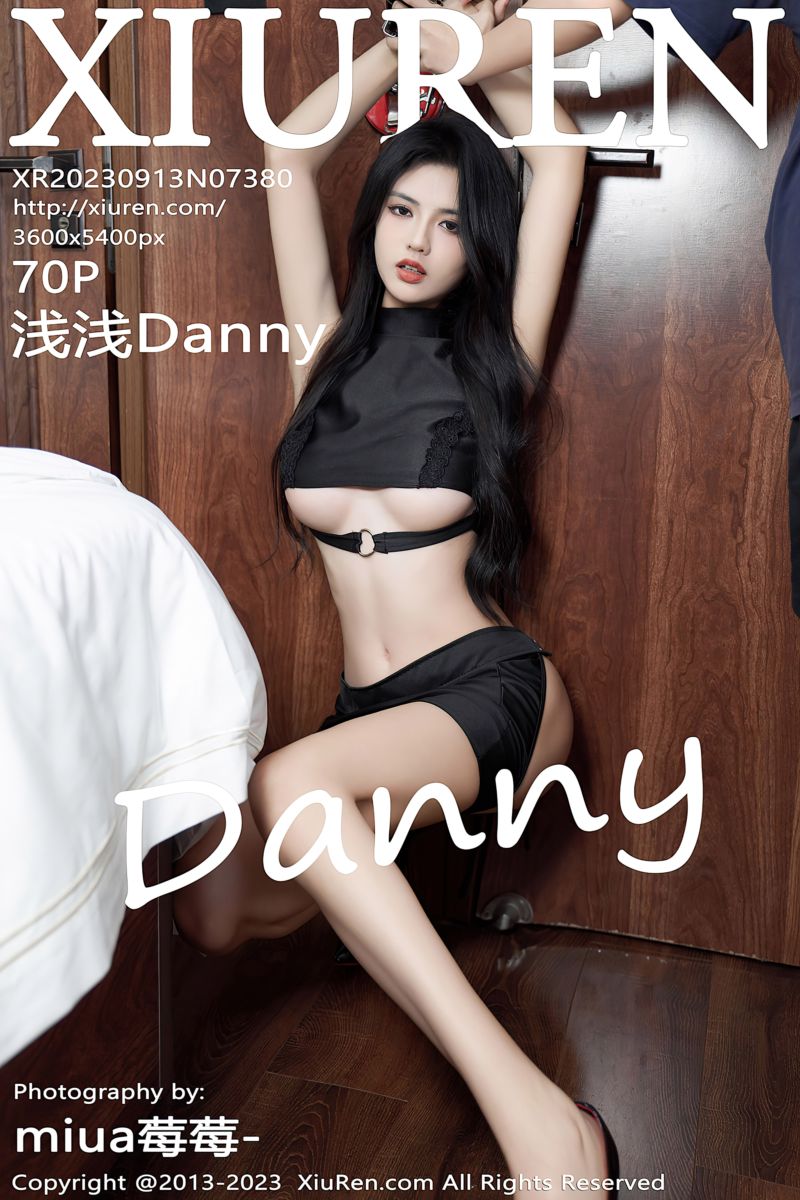 [XiuRen秀人网] 2023.09.13 No.7380 浅浅Danny 黑色短款上衣短裙