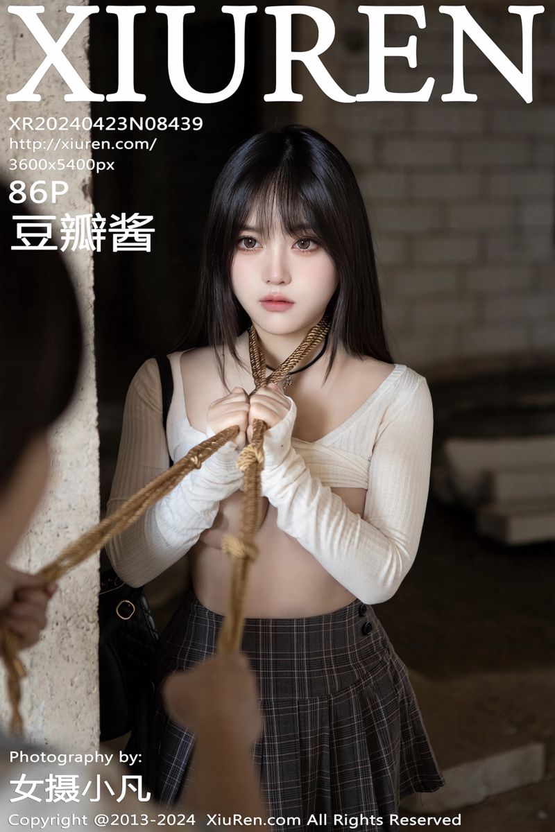 [XiuRen秀人网] 2024.04.23 No.8439 豆瓣酱 白色上衣搭配迷人的黑丝袜
