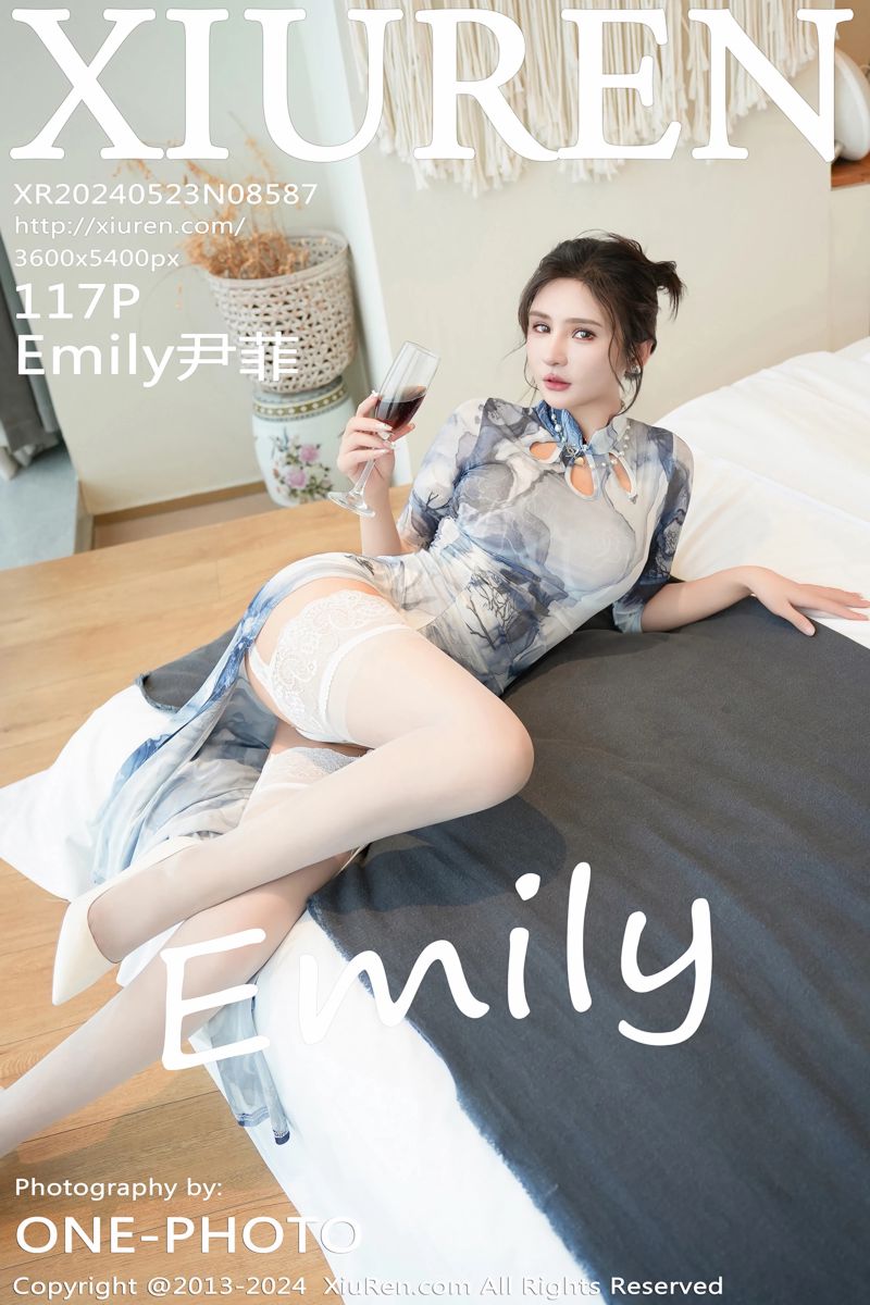 [XiuRen秀人网] 2024.05.23 No.8587 Emily尹菲 浅色旗袍搭配白色丝袜