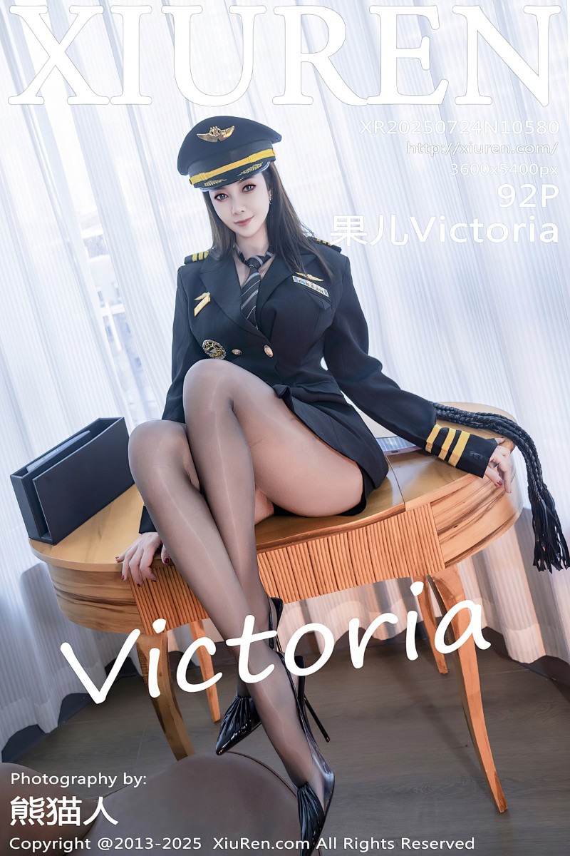 [XiuRen秀人网] 2025.07.24 No.10580 果儿Victoria 飞行官的宿舍日常